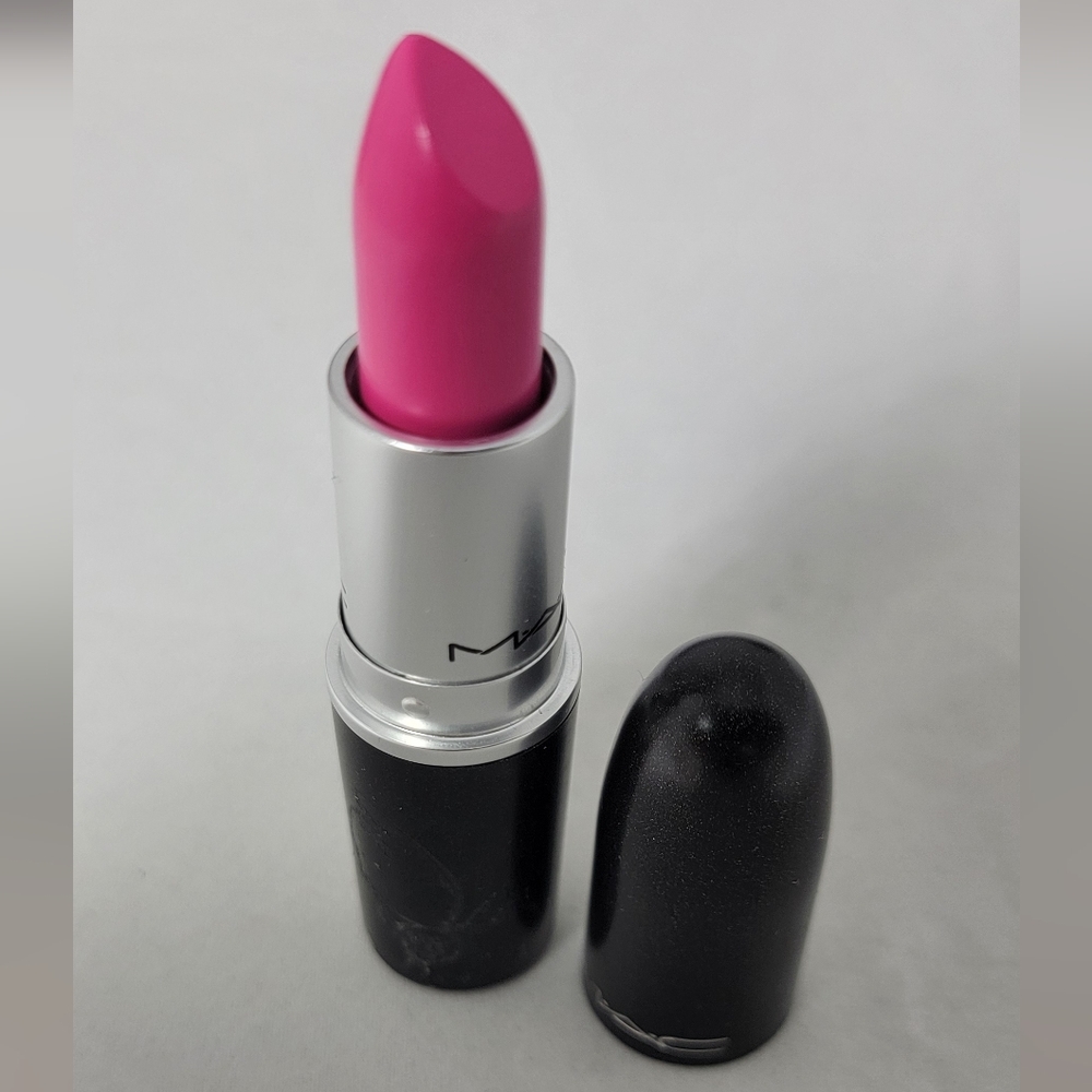 MAC LIPSTICK - CANDY YUM YUM MATTE FINISH
